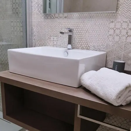 In Bb - Modernly Renovated Double In A Bb In Guest house